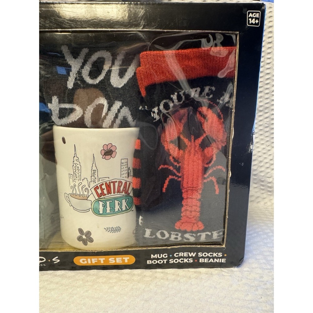 Friends Central Perk Gift Set (Mug, Socks x 2, And Beanie) BRAND NEW - Picture 5 of 10